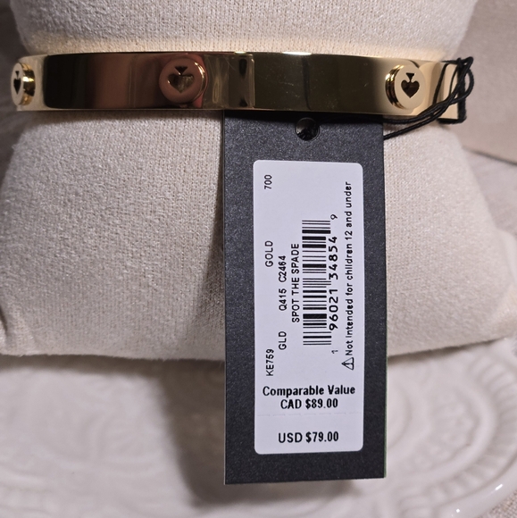 Kate Spade Goldtone Spot the Spade Hinged Bangle Bracelet NWT Retail $79 - Picture 2 of 3